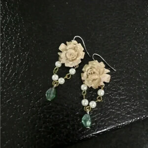 Boutique earrings vintage flower and pearl